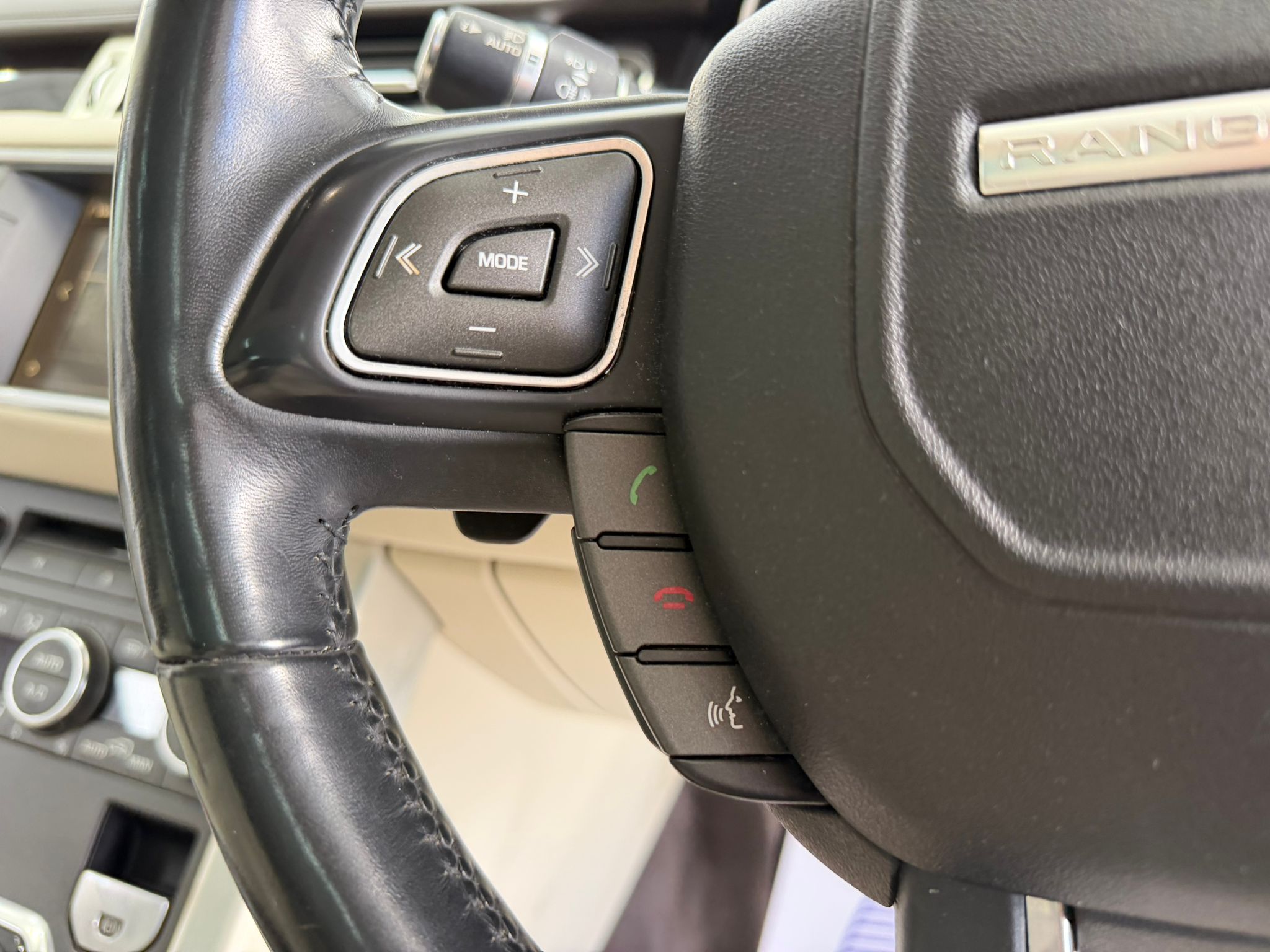 Land Rover Range Rover Evoque Autobiography (2016) image 19