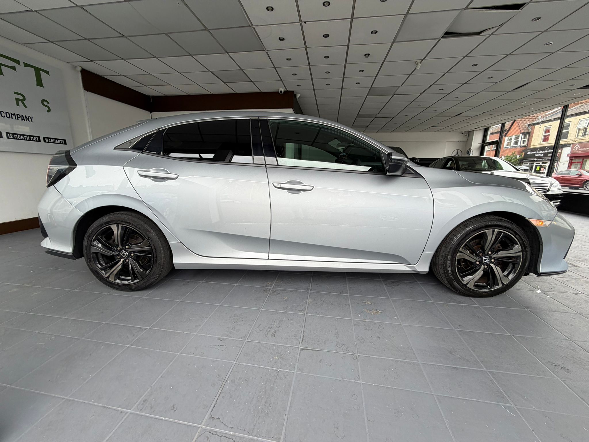 Honda Civic 1.0 VTEC Turbo SR Euro 6 (s/s) 5dr image 2