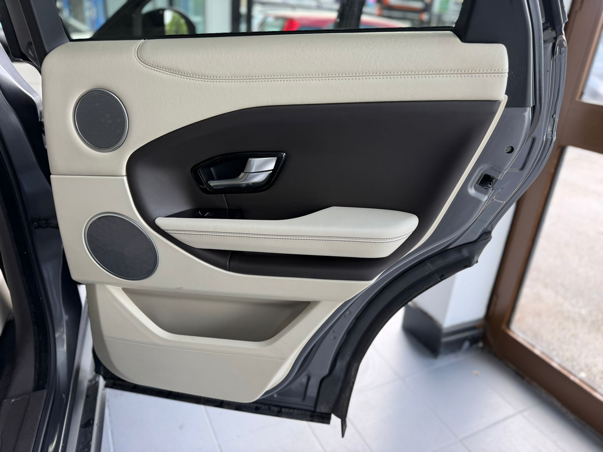 Land Rover Range Rover Evoque Autobiography (2016) image 25