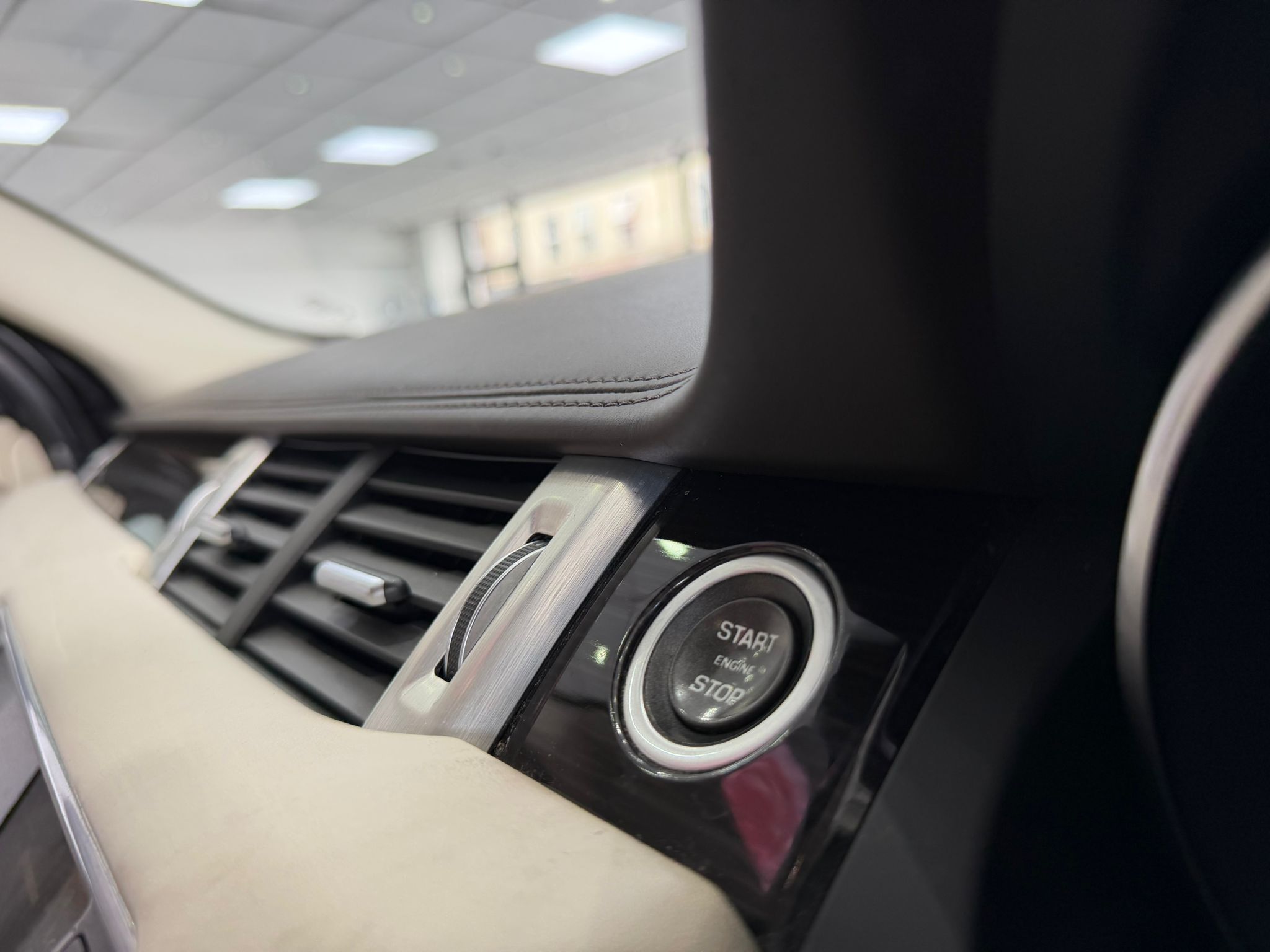 Land Rover Range Rover Evoque Autobiography (2016) image 26