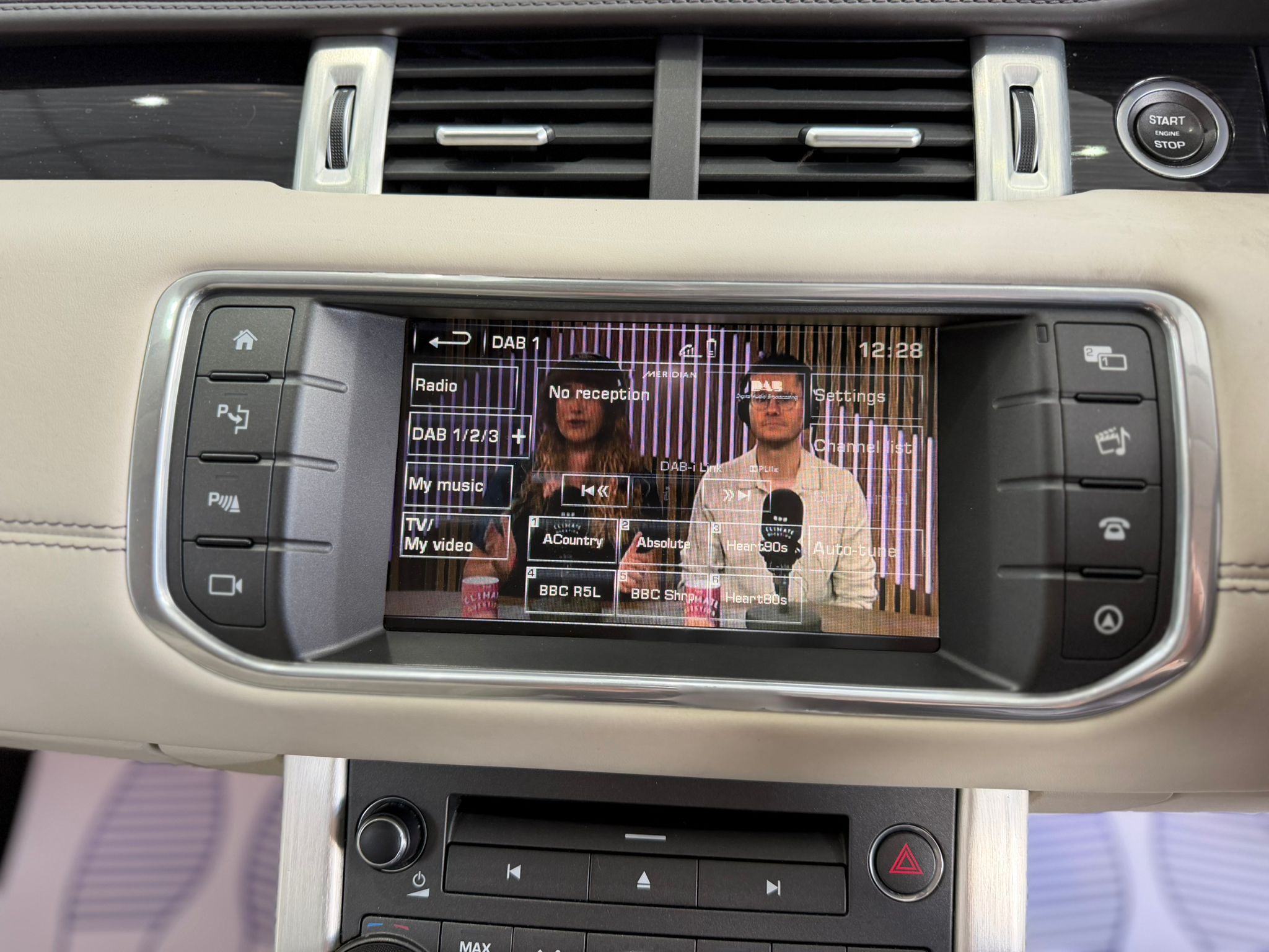 Land Rover Range Rover Evoque Autobiography (2016) image 28