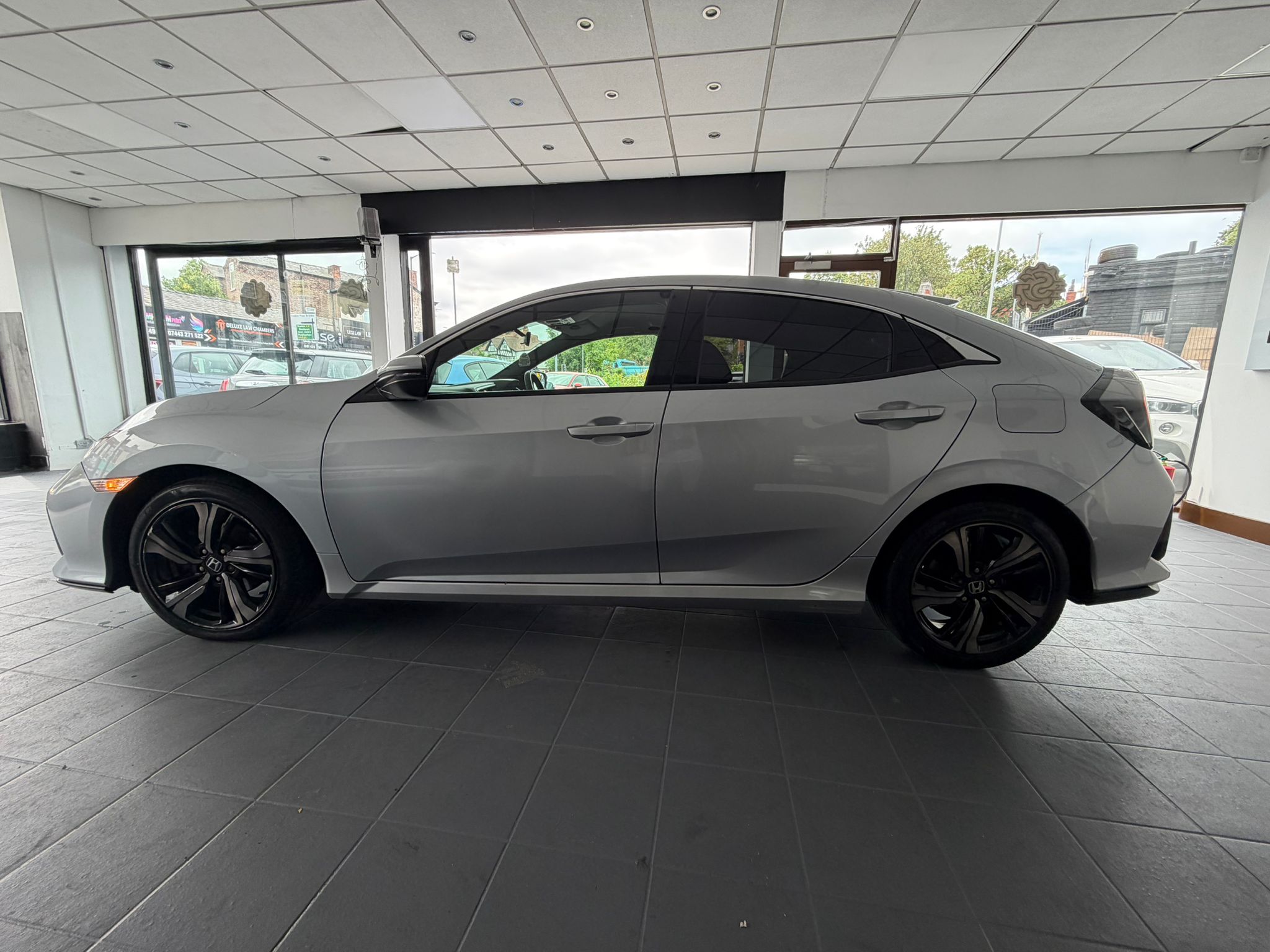 Honda Civic 1.0 VTEC Turbo SR Euro 6 (s/s) 5dr image 3