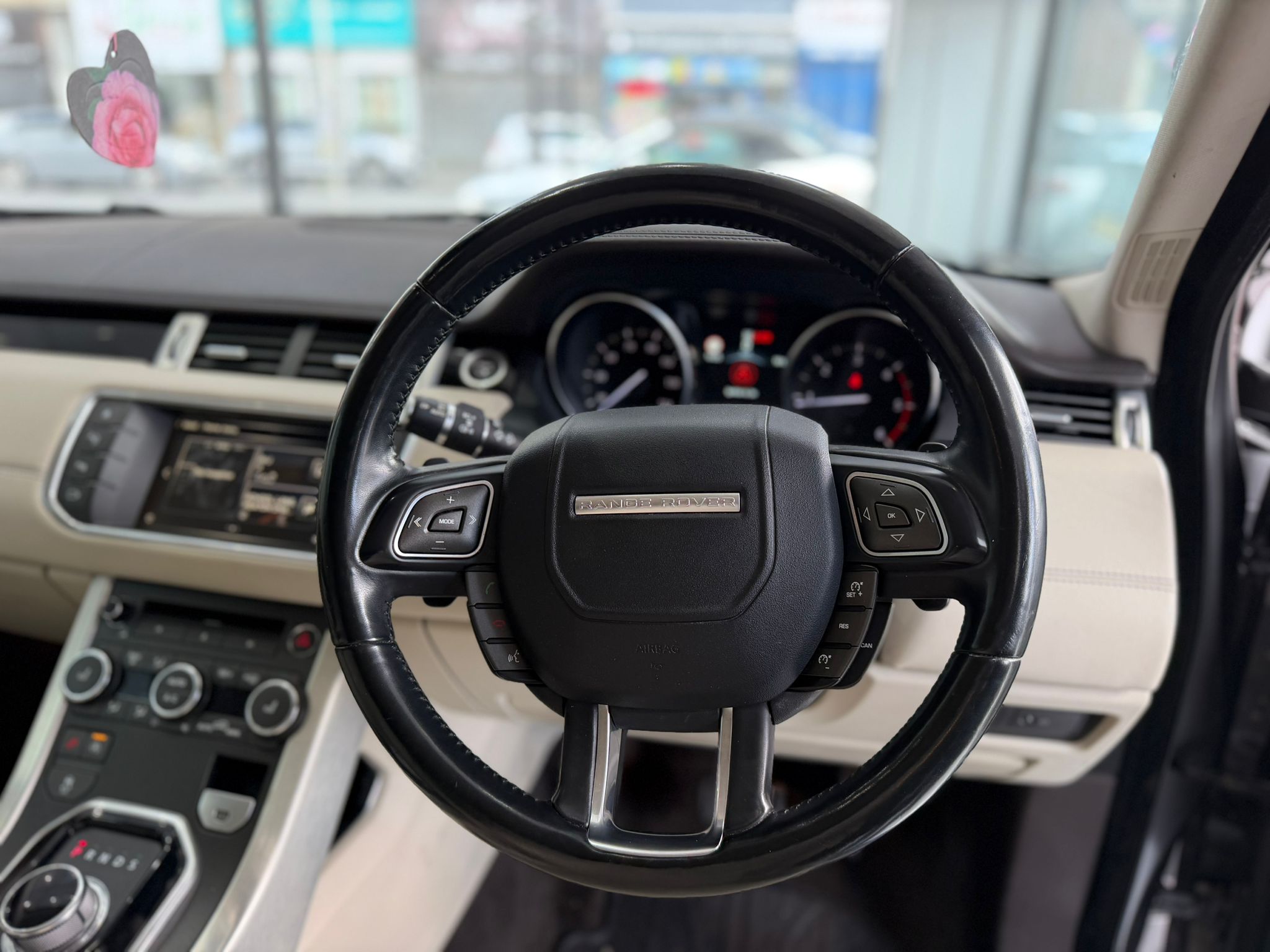 Land Rover Range Rover Evoque Autobiography (2016) image 36