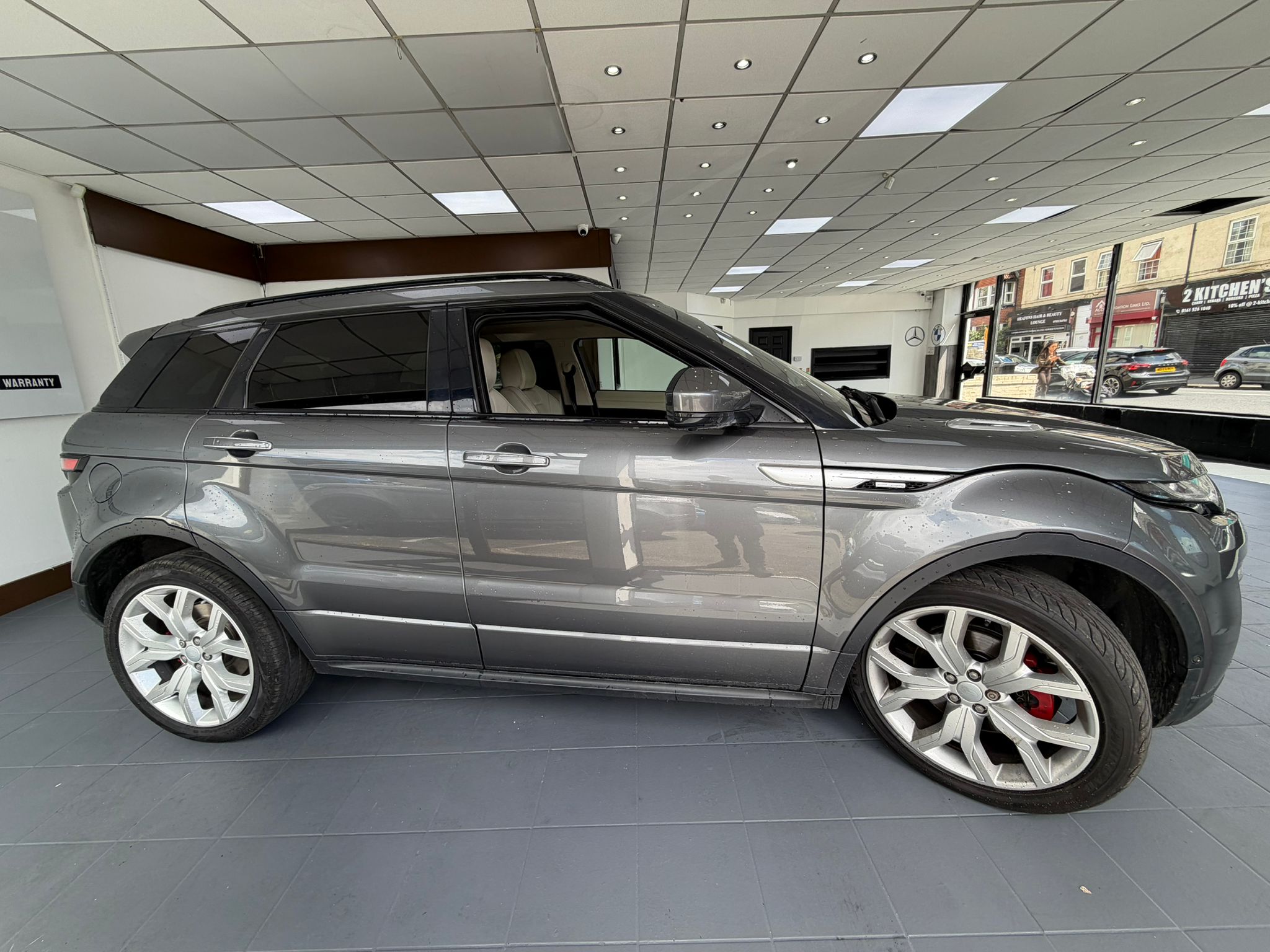 Land Rover Range Rover Evoque Autobiography (2016) image 38