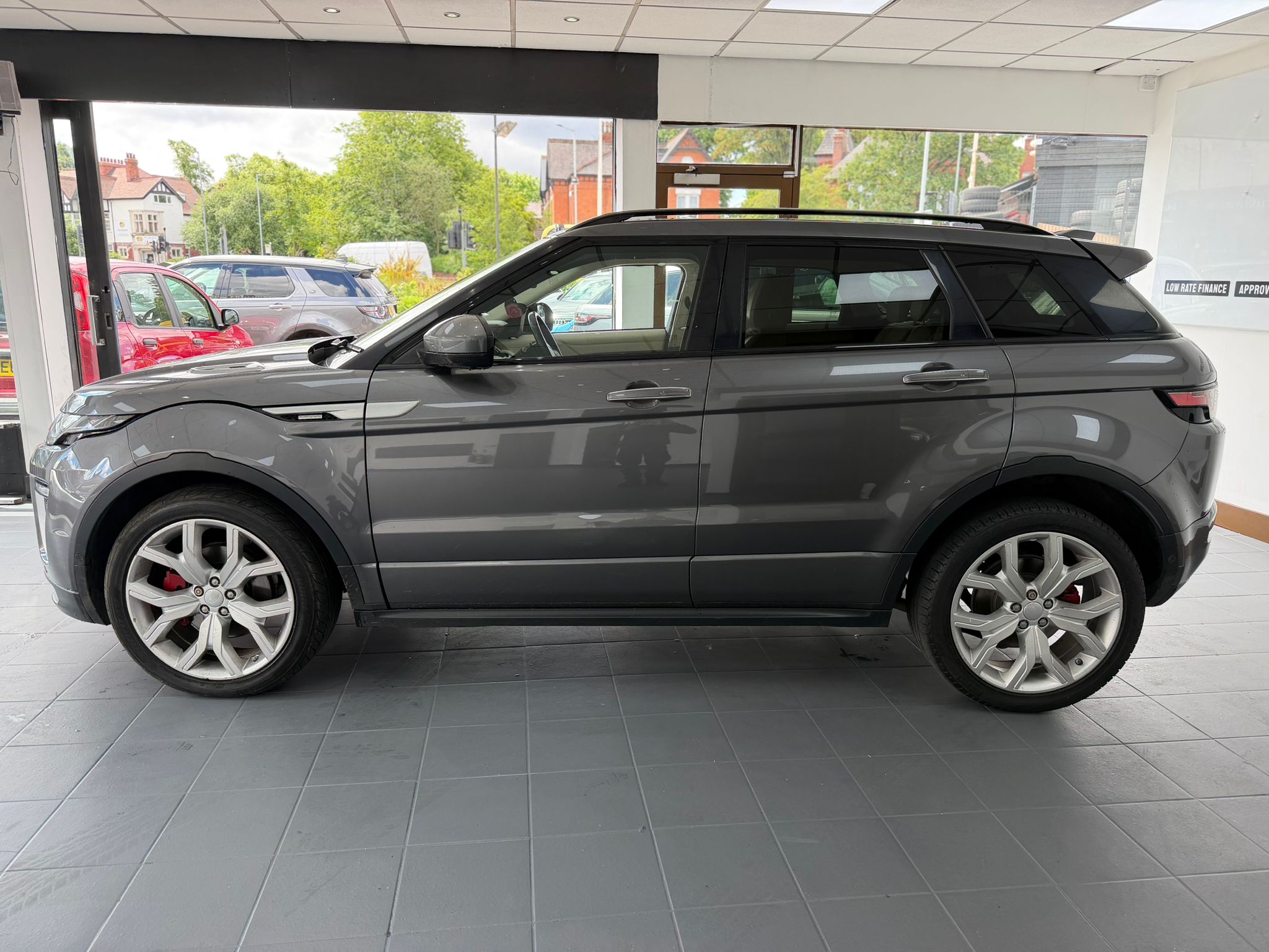 Land Rover Range Rover Evoque Autobiography (2016) image 39