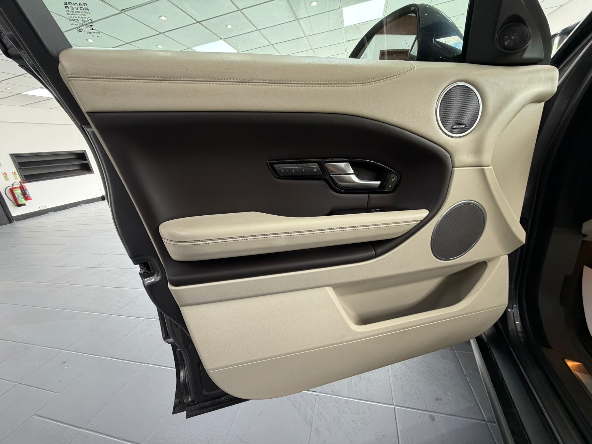 Land Rover Range Rover Evoque Autobiography (2016) image 7