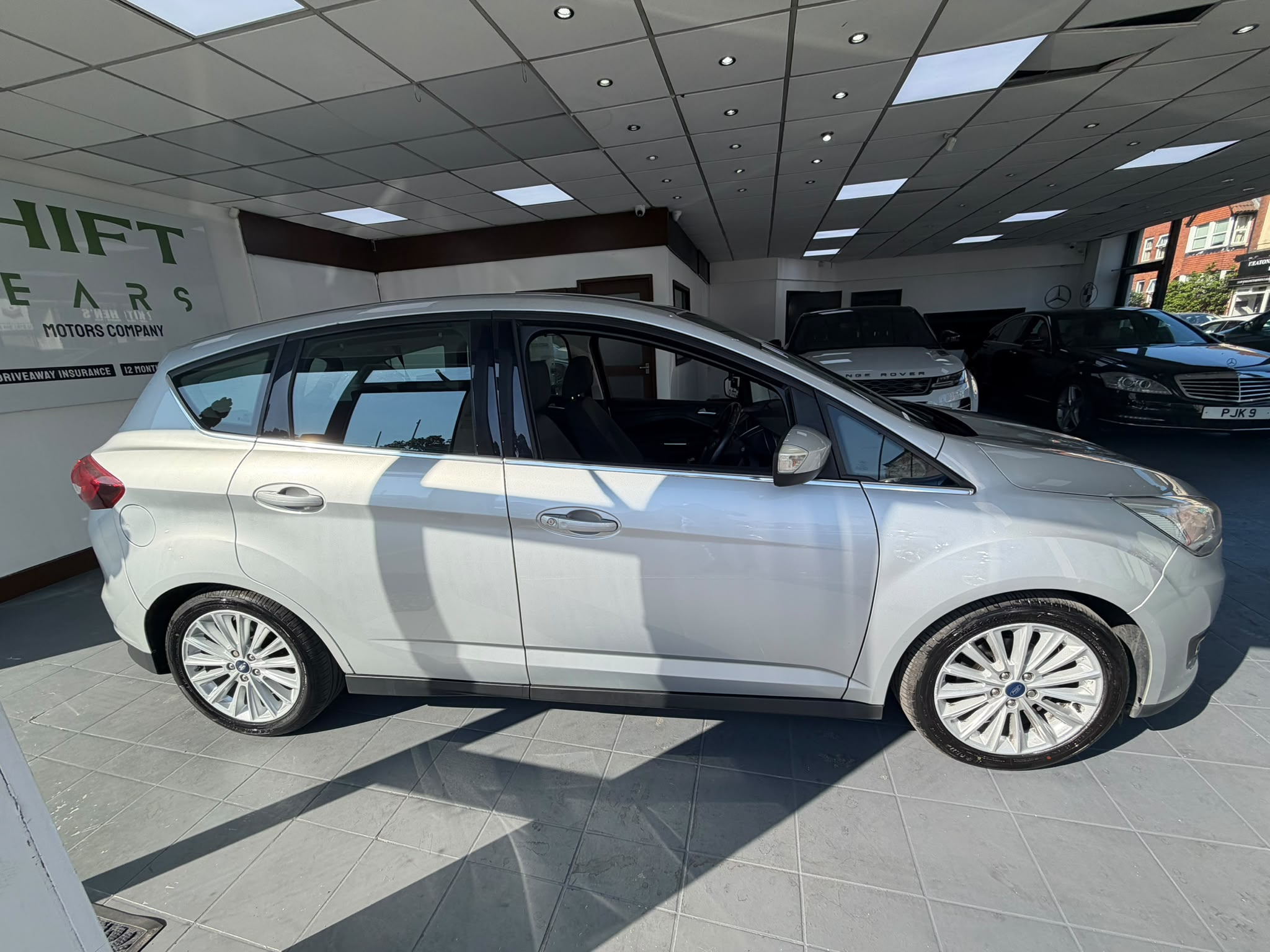 Ford C-Max Titanium image 11