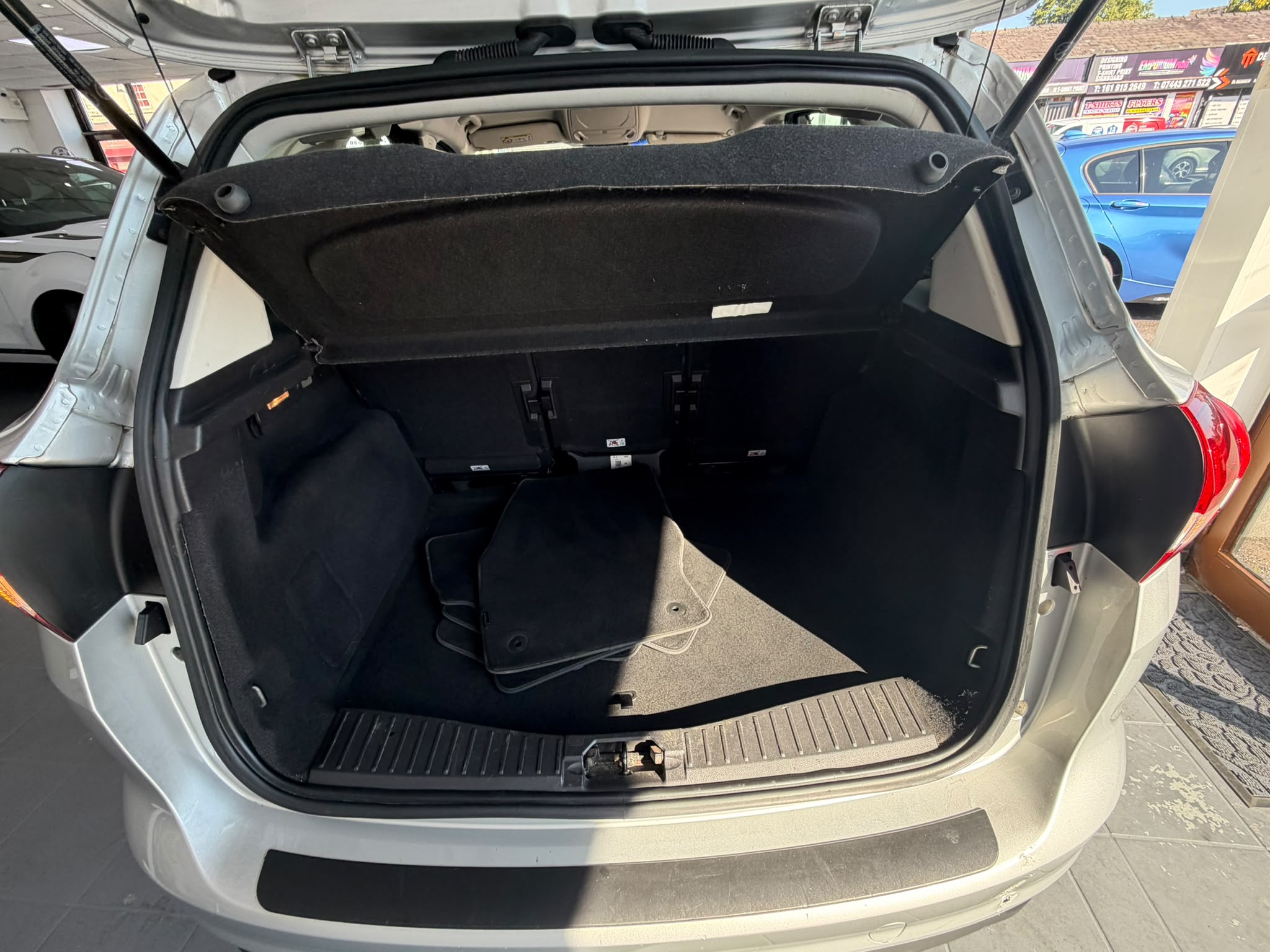 Ford C-Max Titanium image 14