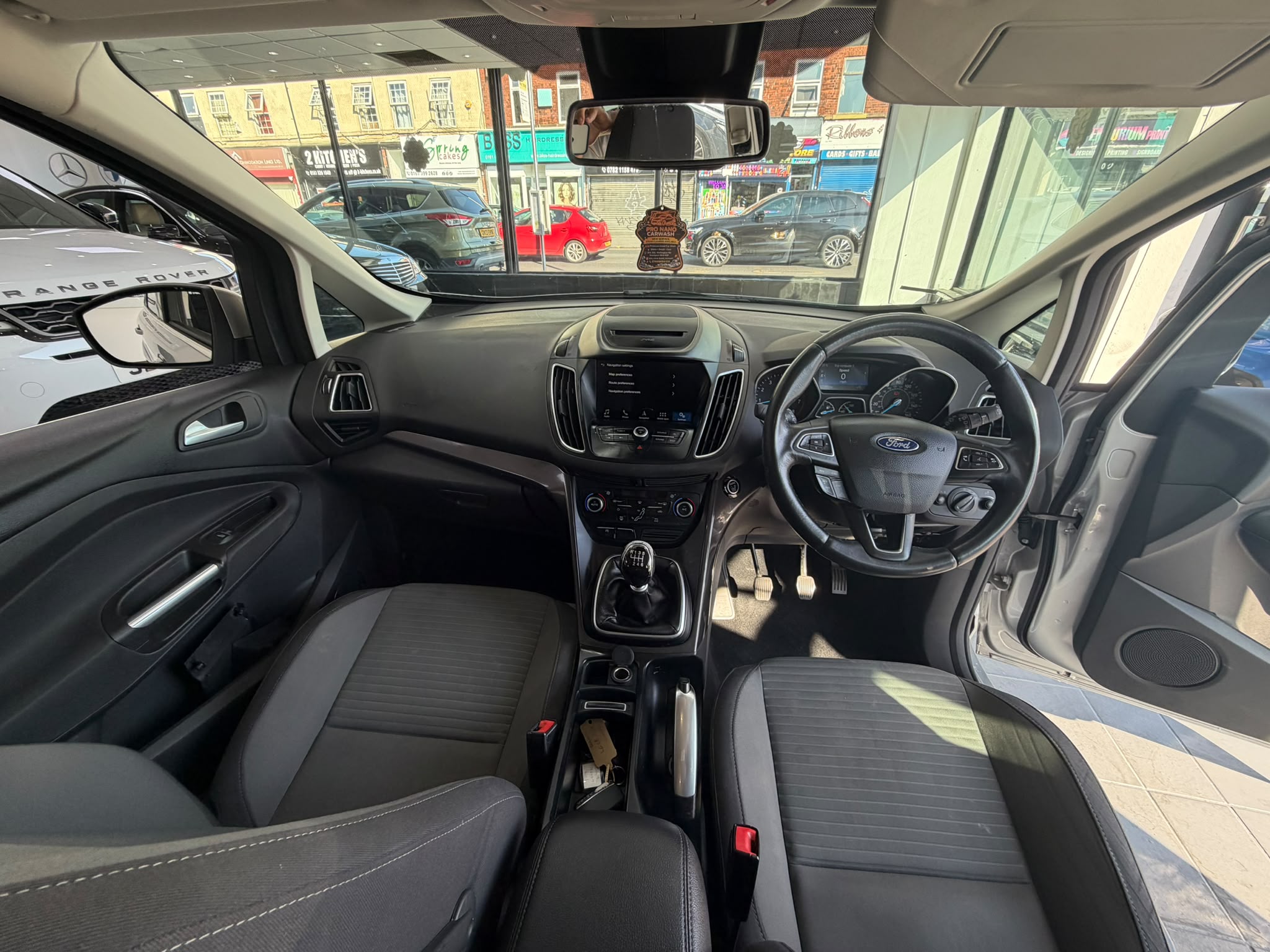 Ford C-Max Titanium image 16