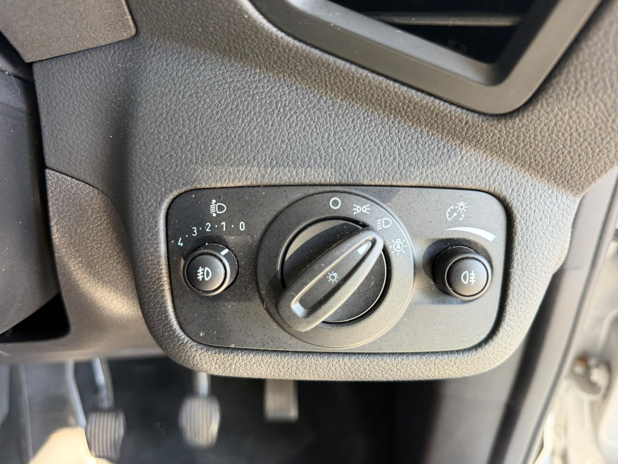 Ford C-Max Titanium image 4