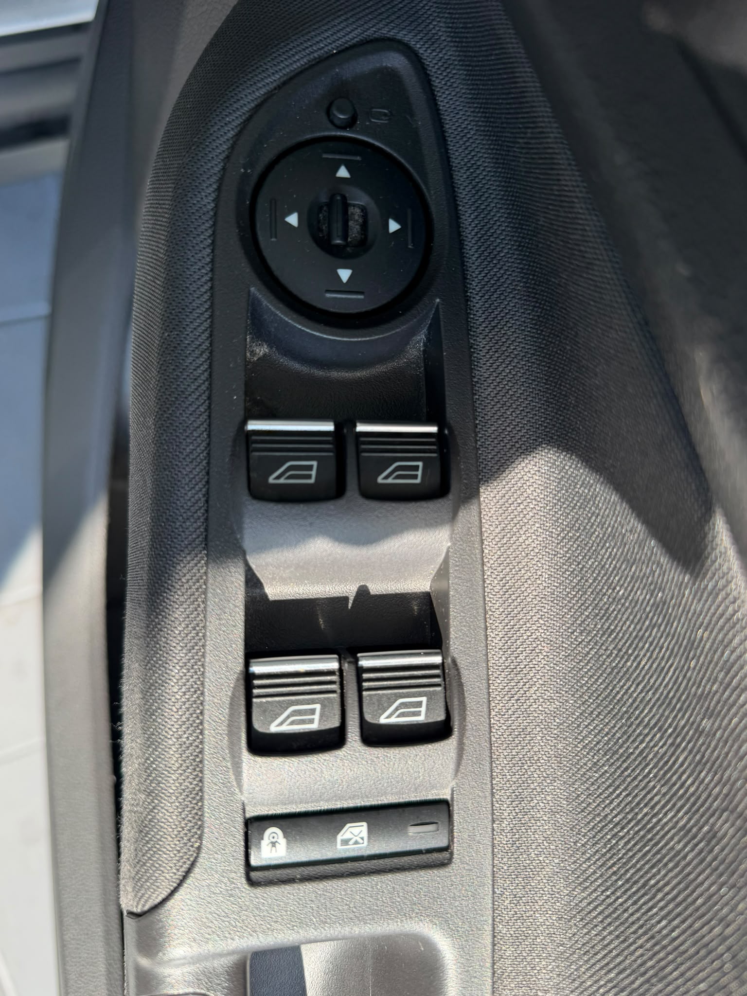 Ford C-Max Titanium image 5