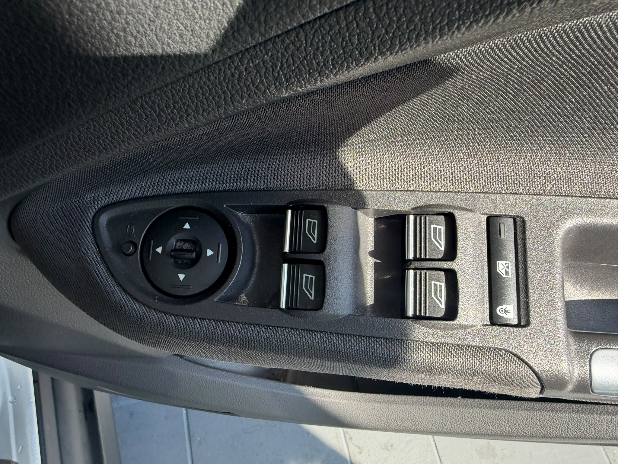 Ford C-Max Titanium image 6