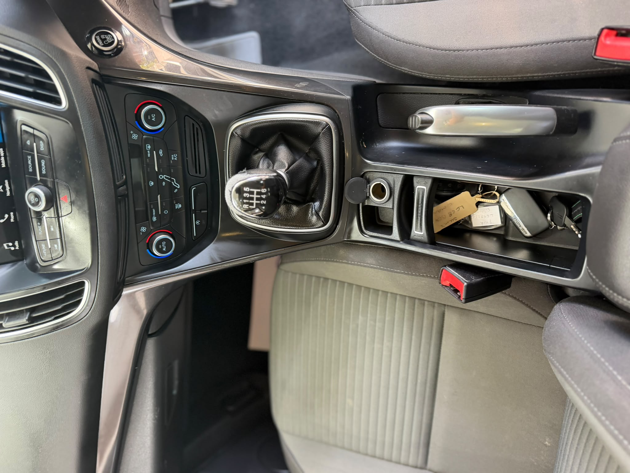 Ford C-Max Titanium image 7