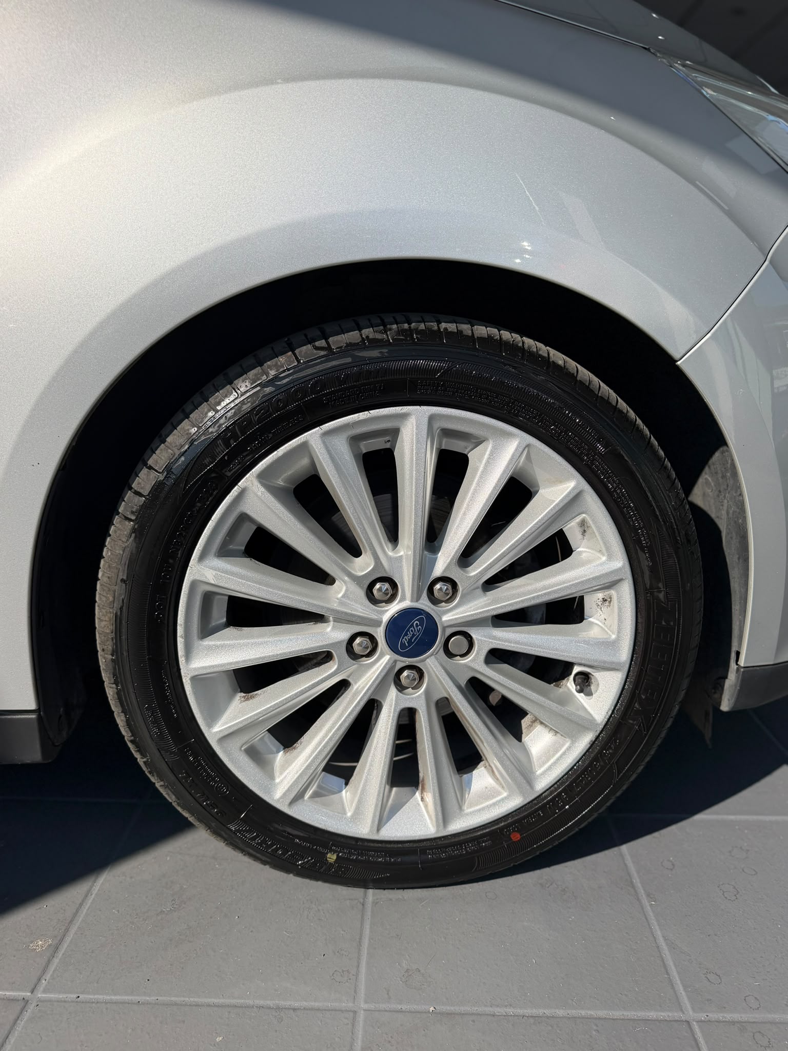 Ford C-Max Titanium image 9