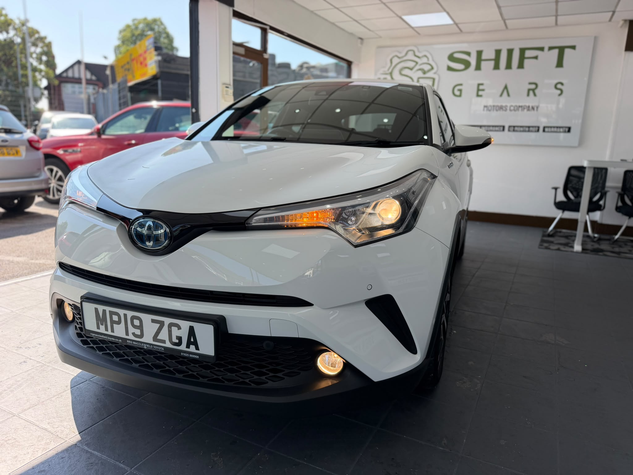 2019 Toyota C-HR Design 1.8 VVT-h Hybrid CVT image 3