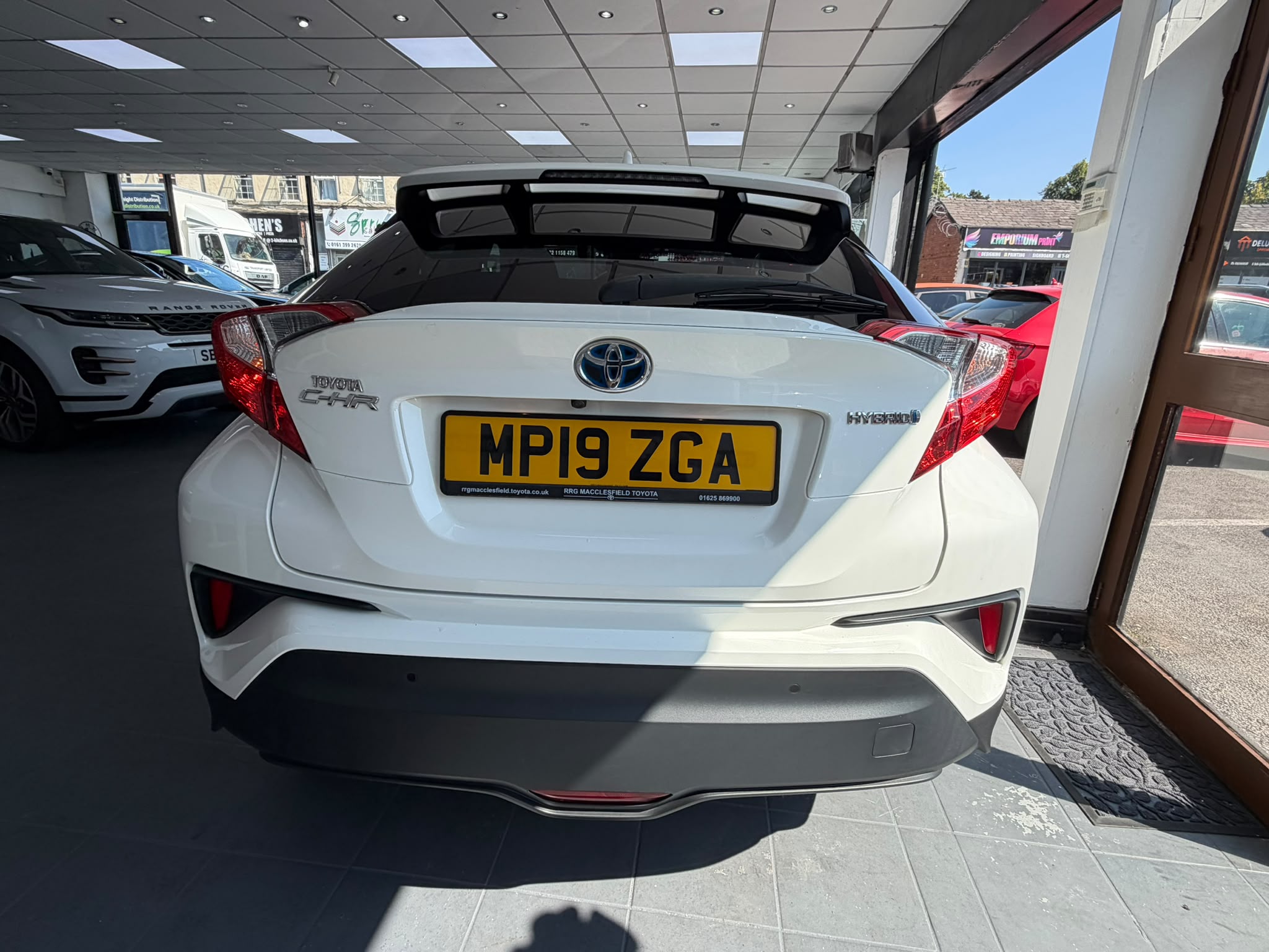 2019 Toyota C-HR Design 1.8 VVT-h Hybrid CVT image 4