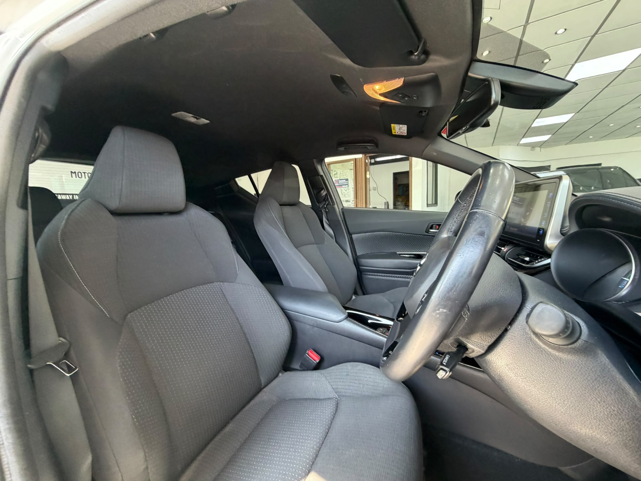 2019 Toyota C-HR Design 1.8 VVT-h Hybrid CVT image 5