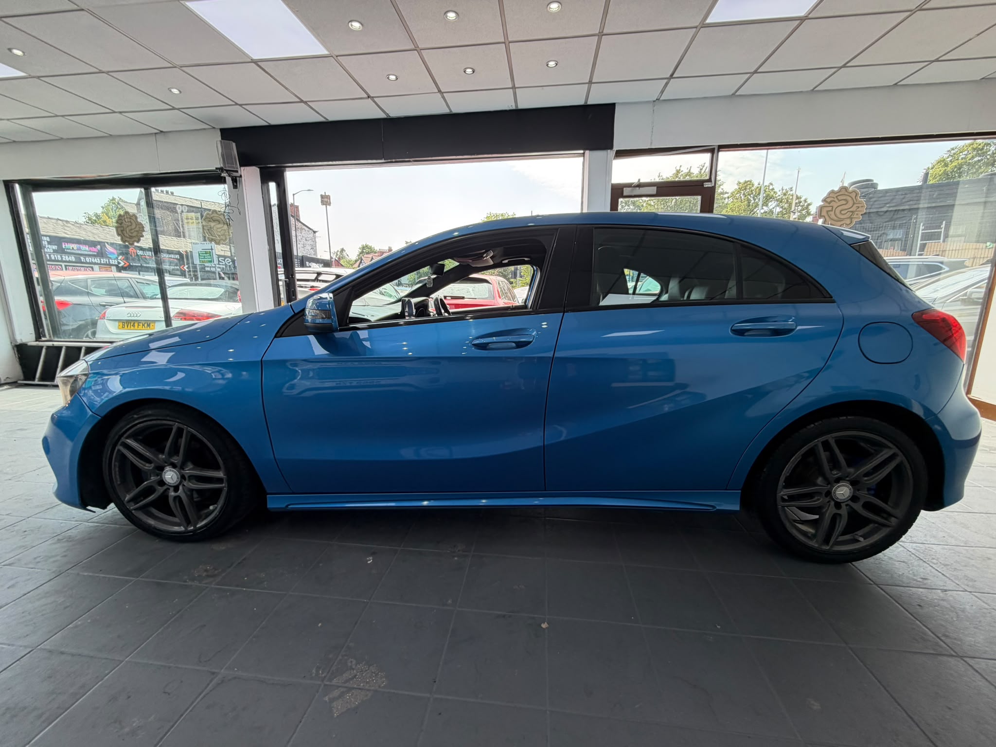 Mercedes-Benz A 200 d AMG Line image 2