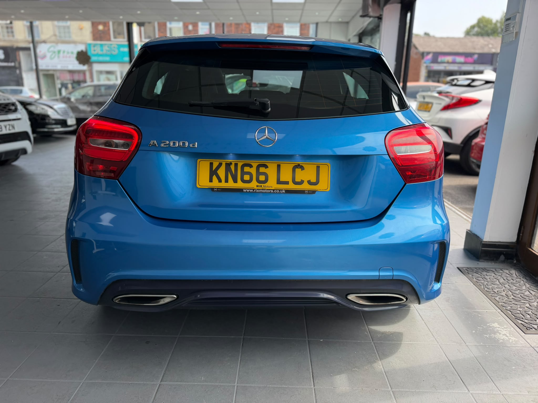 Mercedes-Benz A 200 d AMG Line image 3