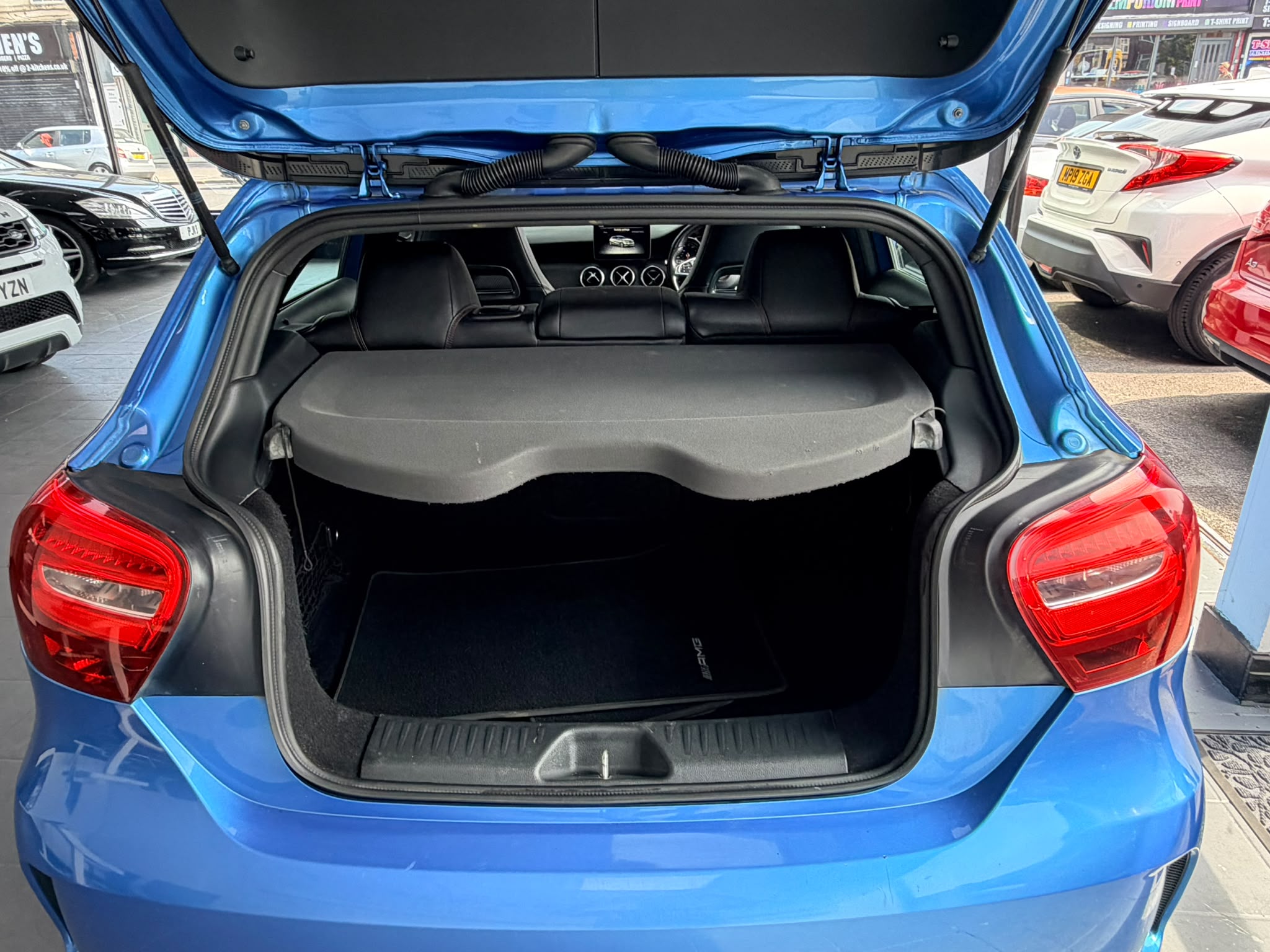 Mercedes-Benz A 200 d AMG Line image 4