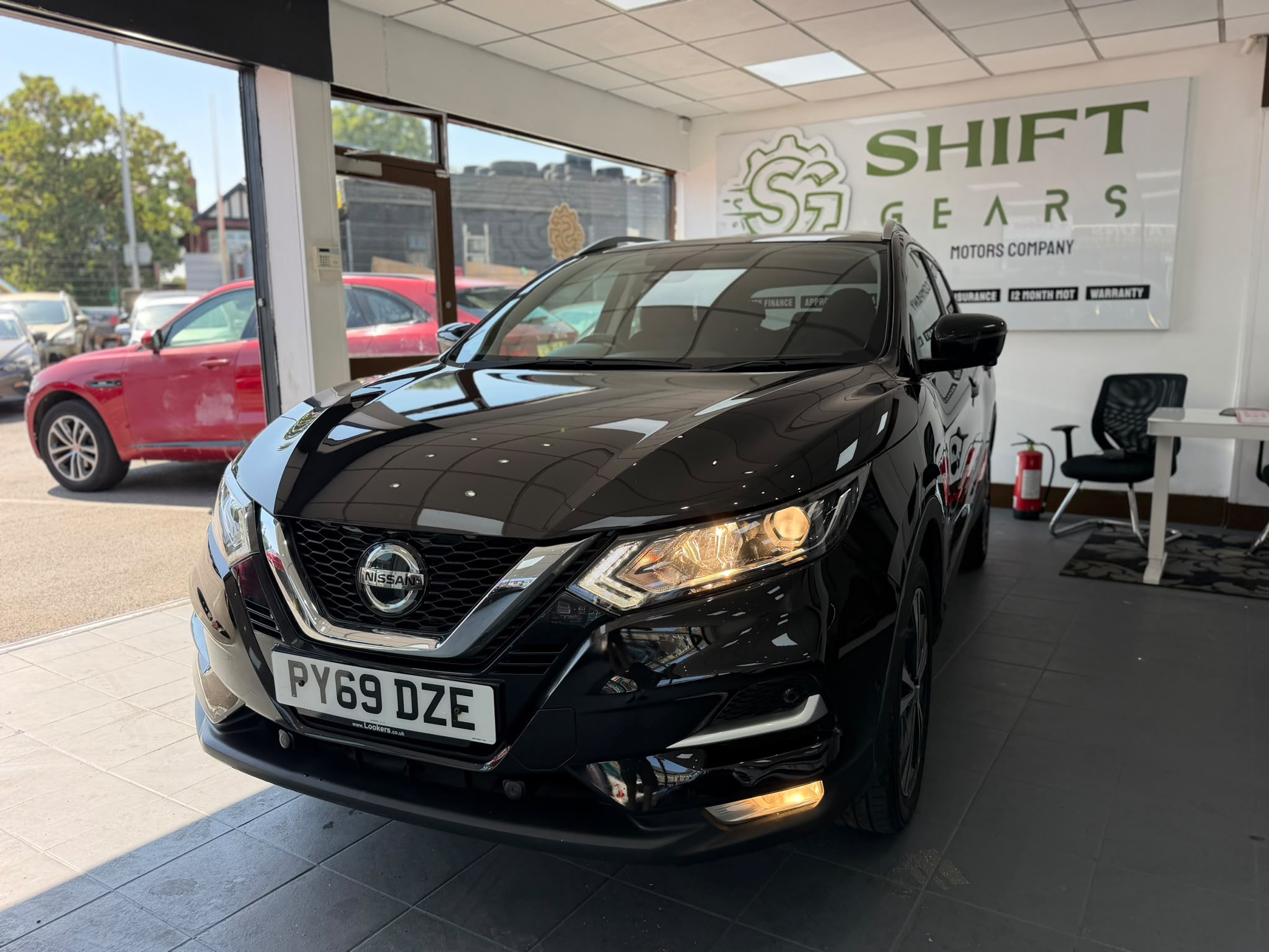 Nissan Qashqai 1.3 Dig-T Euro 6 (s/s) 5DR image 1