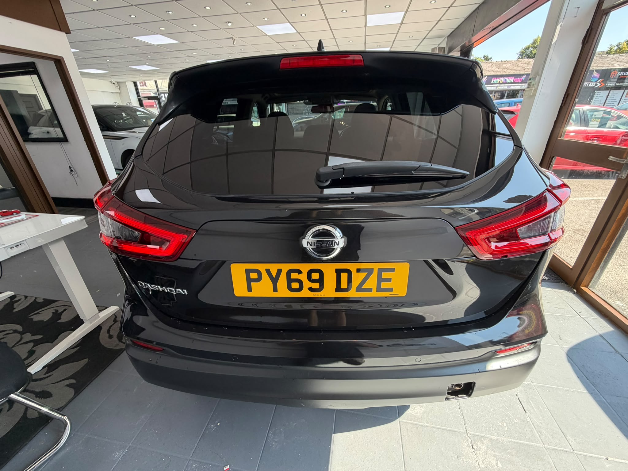 Nissan Qashqai 1.3 Dig-T Euro 6 (s/s) 5DR image 4