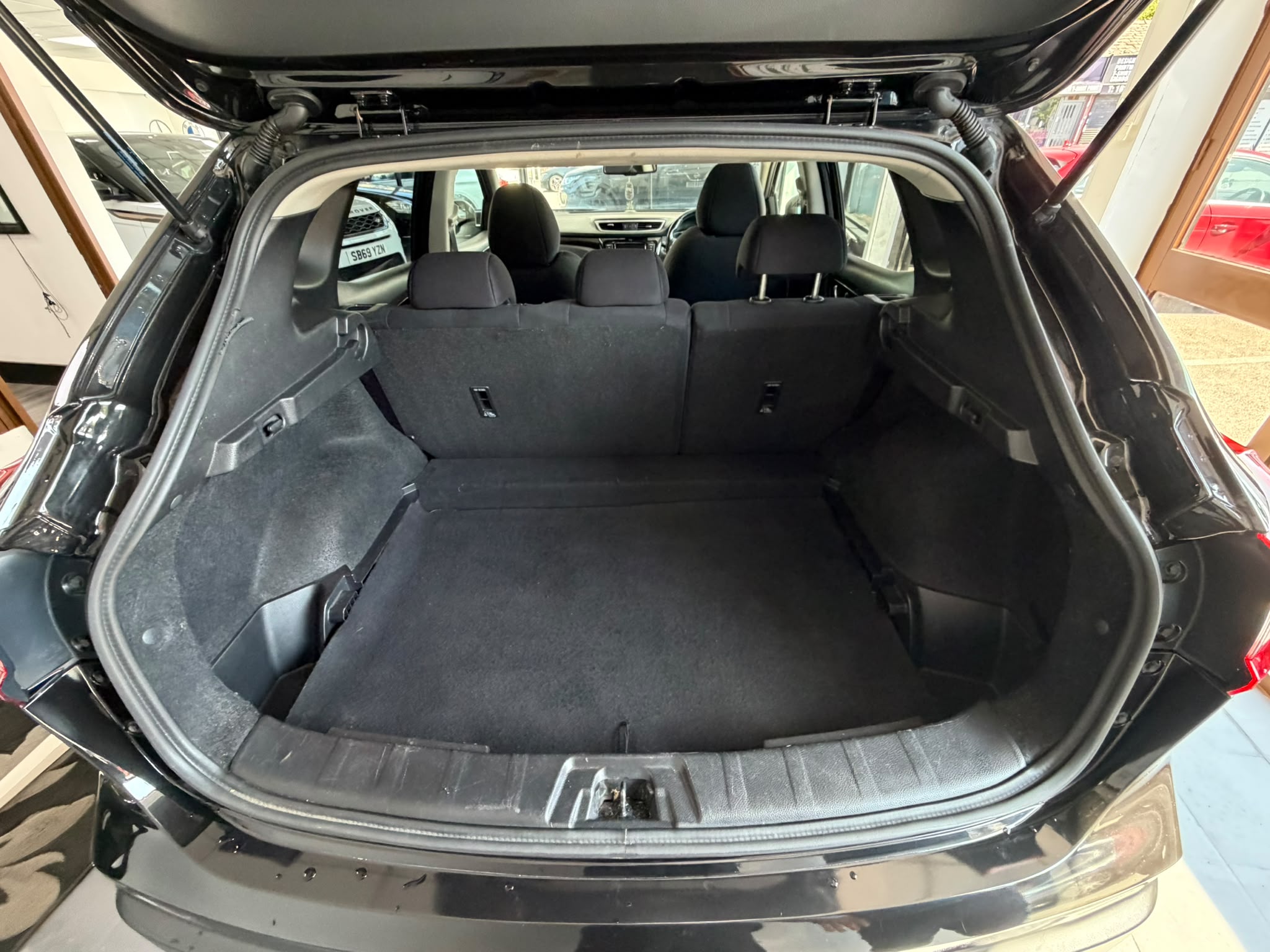 Nissan Qashqai 1.3 Dig-T Euro 6 (s/s) 5DR image 5