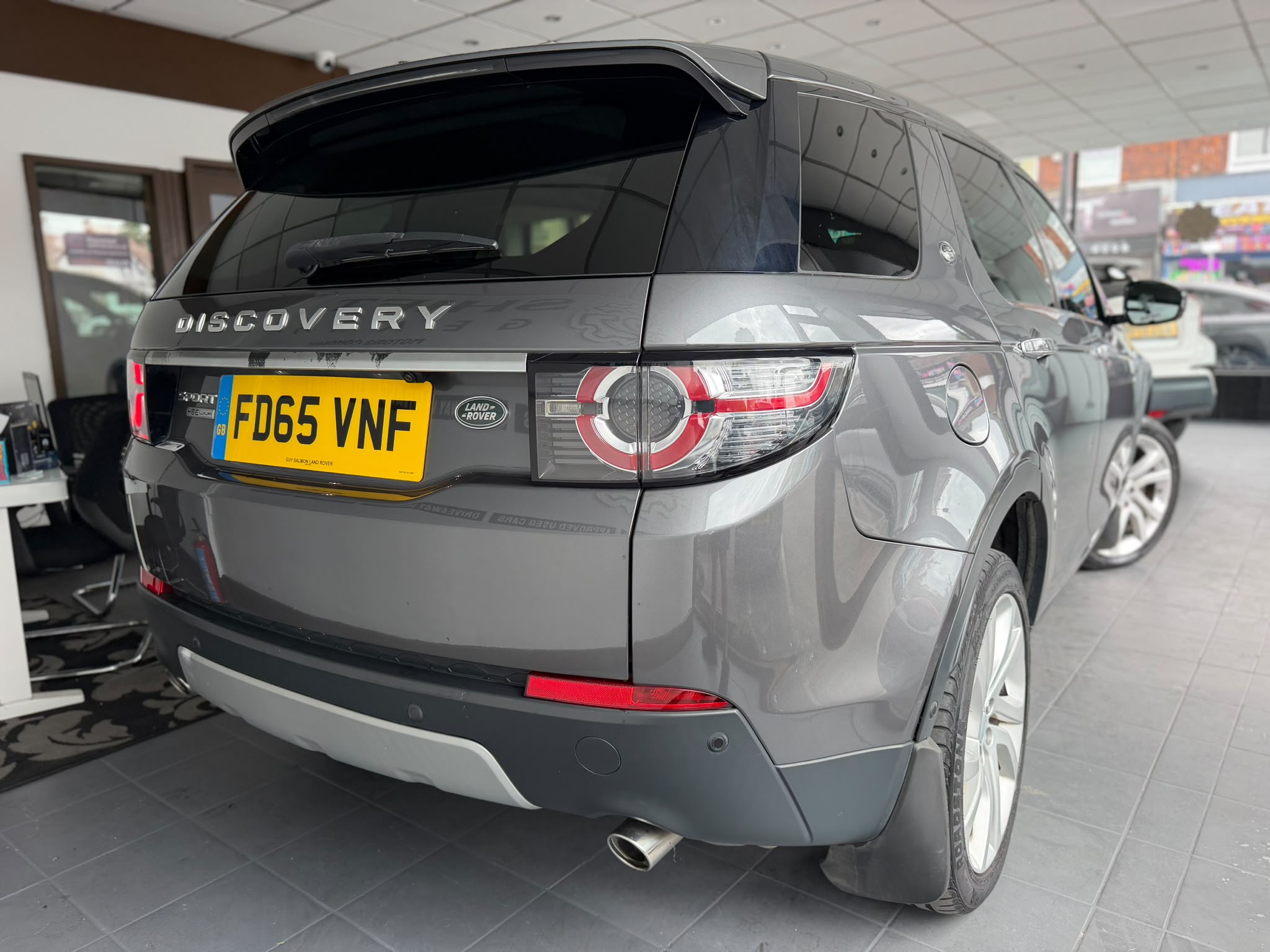 LAND ROVER DISCOVERY SPORT 2.0 TD4 180 HSE LUXURY image 2