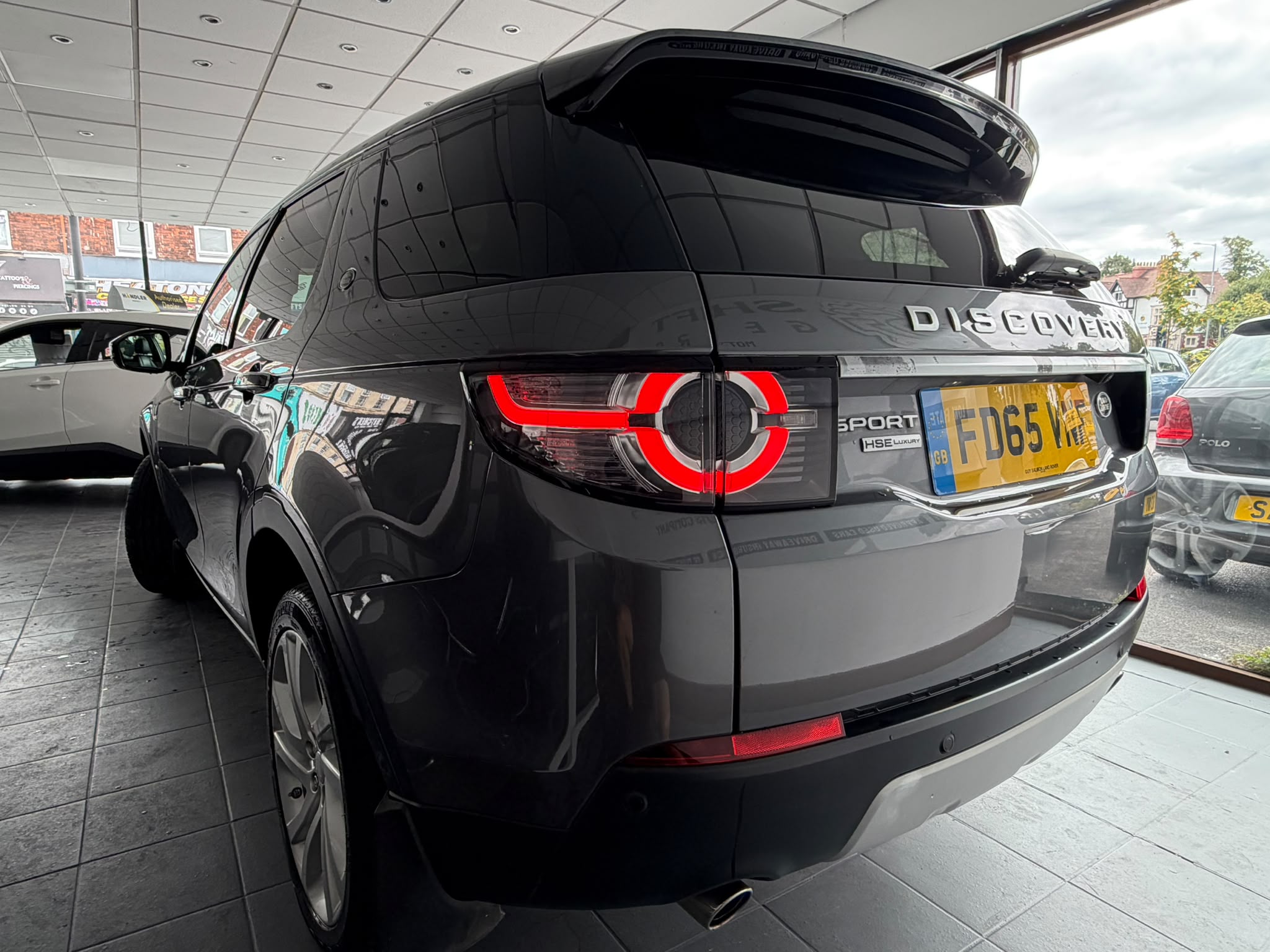 LAND ROVER DISCOVERY SPORT 2.0 TD4 180 HSE LUXURY image 3