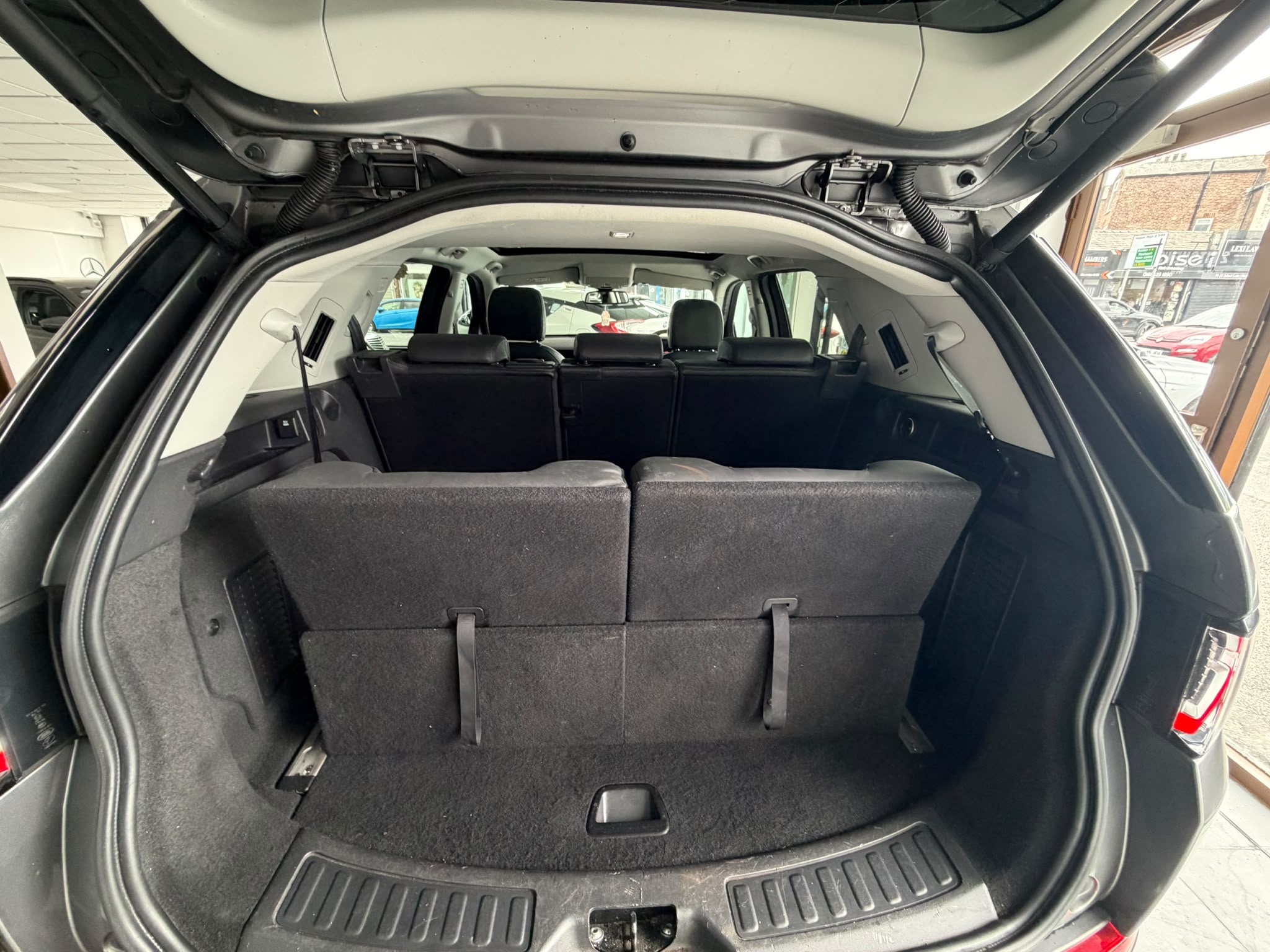 LAND ROVER DISCOVERY SPORT 2.0 TD4 180 HSE LUXURY image 5