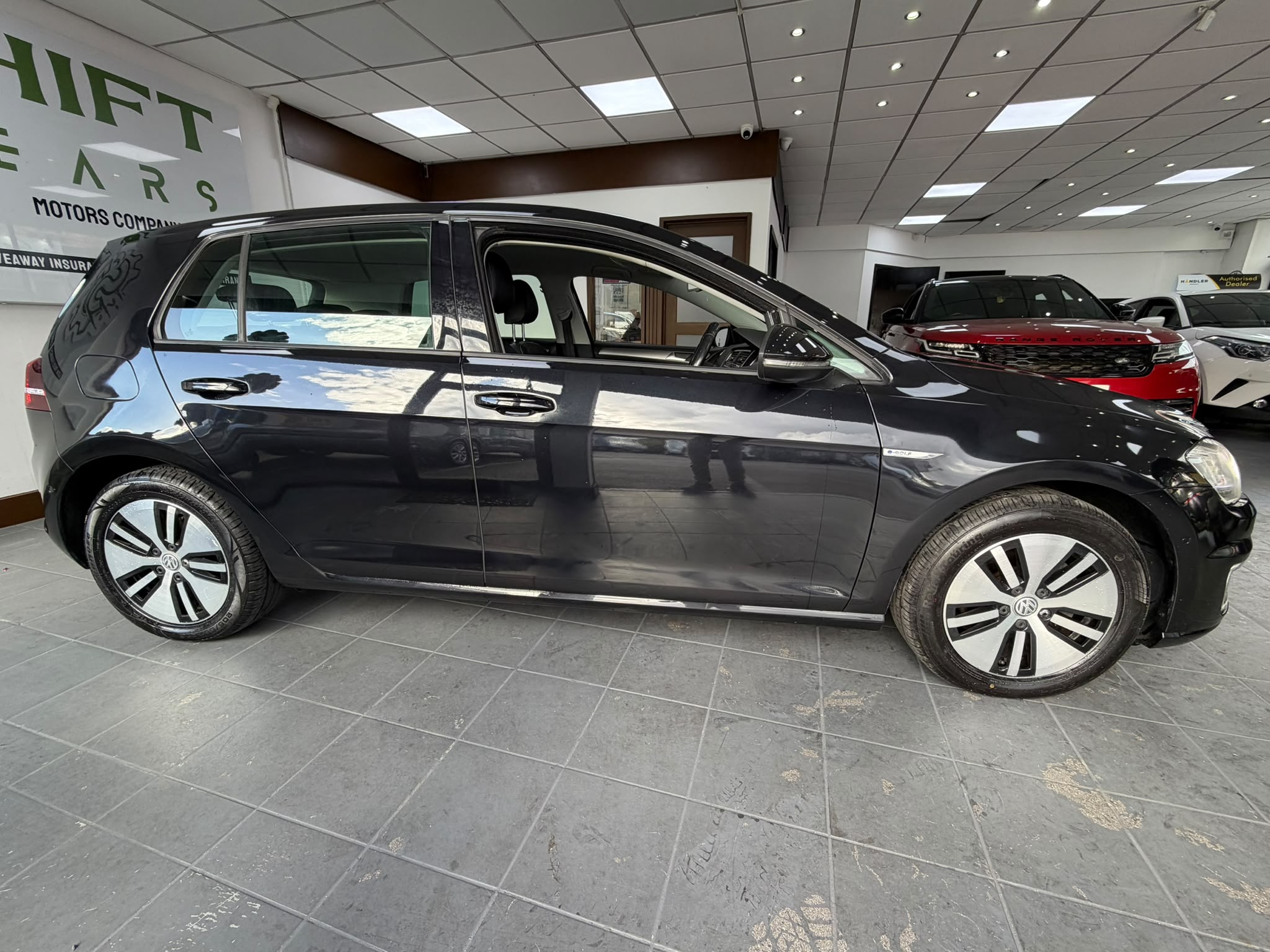 Volkswagen Golf 35.8kWh e-Golf Auto 5dr image 3