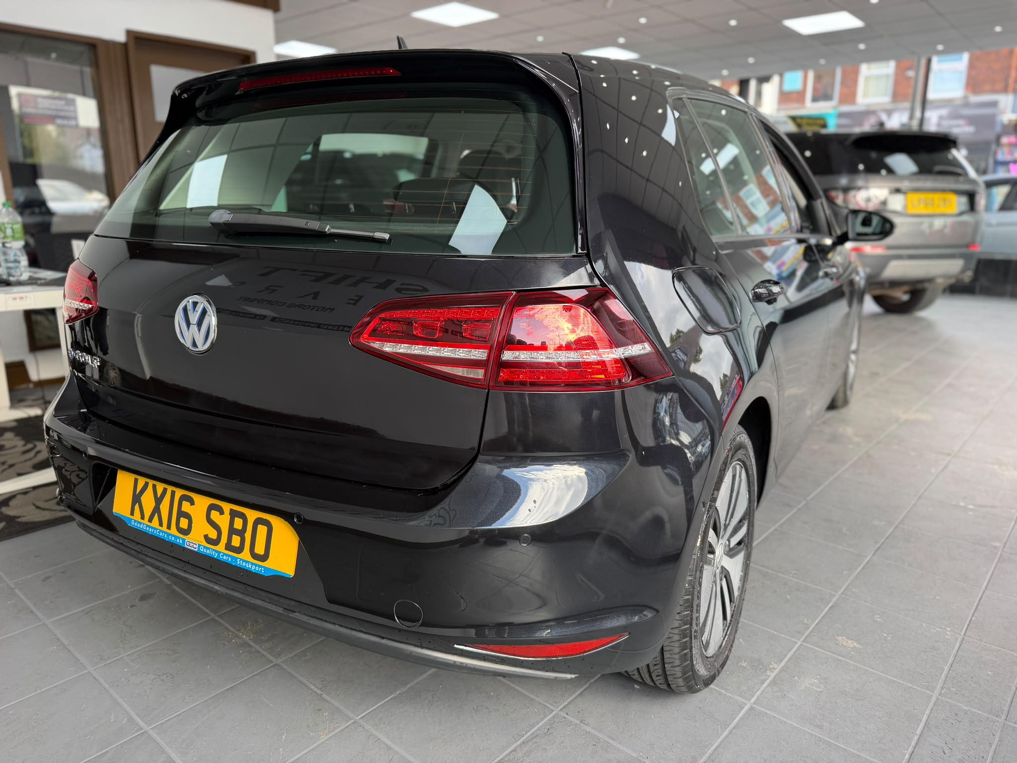 Volkswagen Golf 35.8kWh e-Golf Auto 5dr image 4